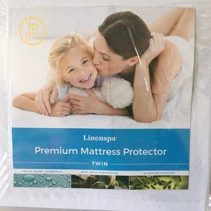 NWT Linenspa Premium Twin Mattress Protector